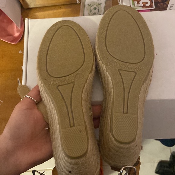 Shoes/espadrilles - Picture 2 of 4